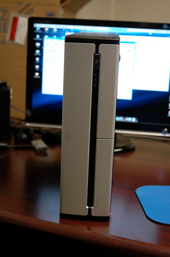 Illustration for article titled Unboxed Psystar Open(3) Looks Like Any Other Hackintosh